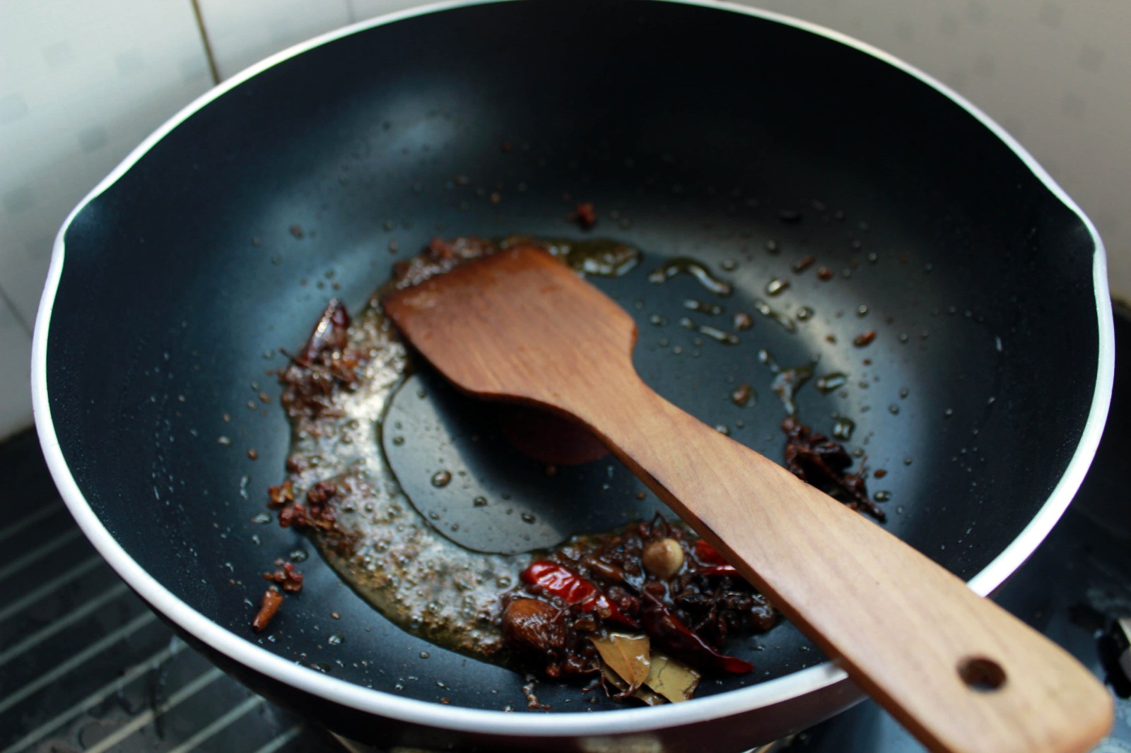 炒毛豆怎么做好吃,炒毛豆的做法步驟