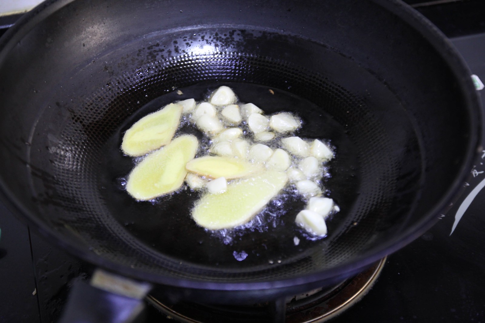 金蒜沙茶排骨怎么做好吃,金蒜沙茶排骨的做法步驟