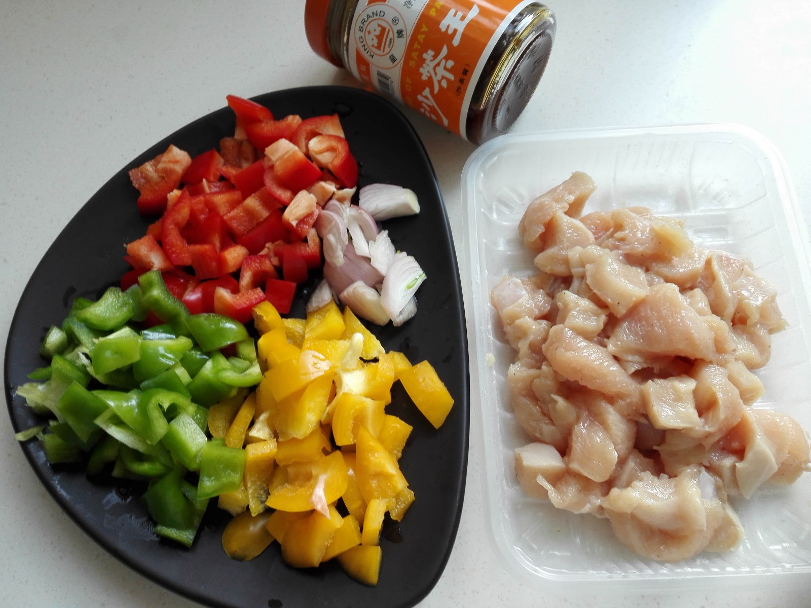 彩椒雞丁怎么做好吃,彩椒雞丁的做法步驟