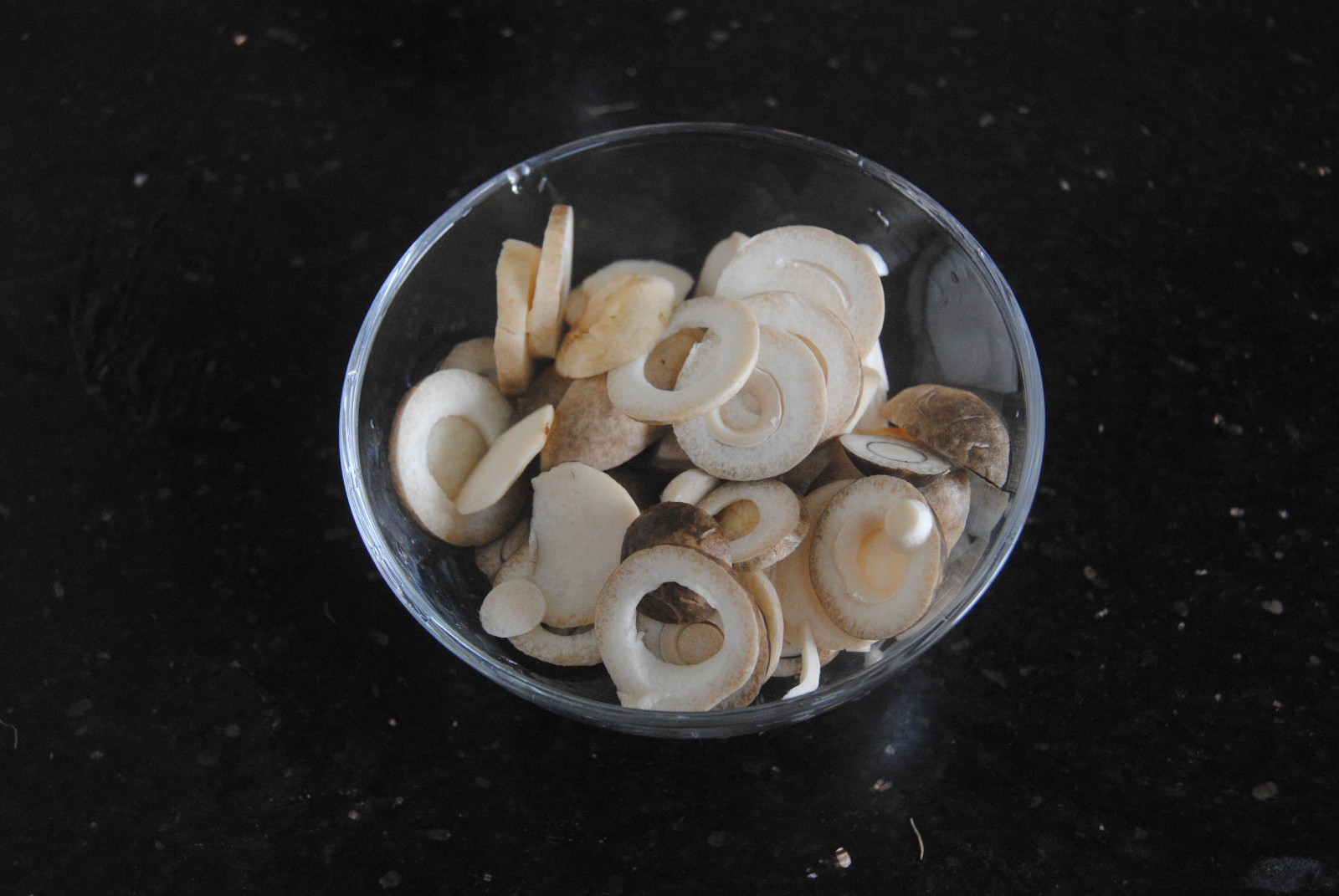 草菇肉醬面怎么做好吃,草菇肉醬面的做法步驟