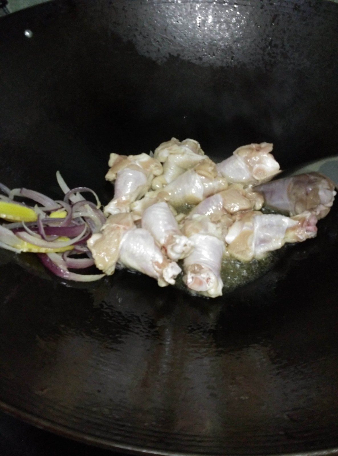 沙茶醬燜雞翅根怎么做好吃,沙茶醬燜雞翅根的做法步驟