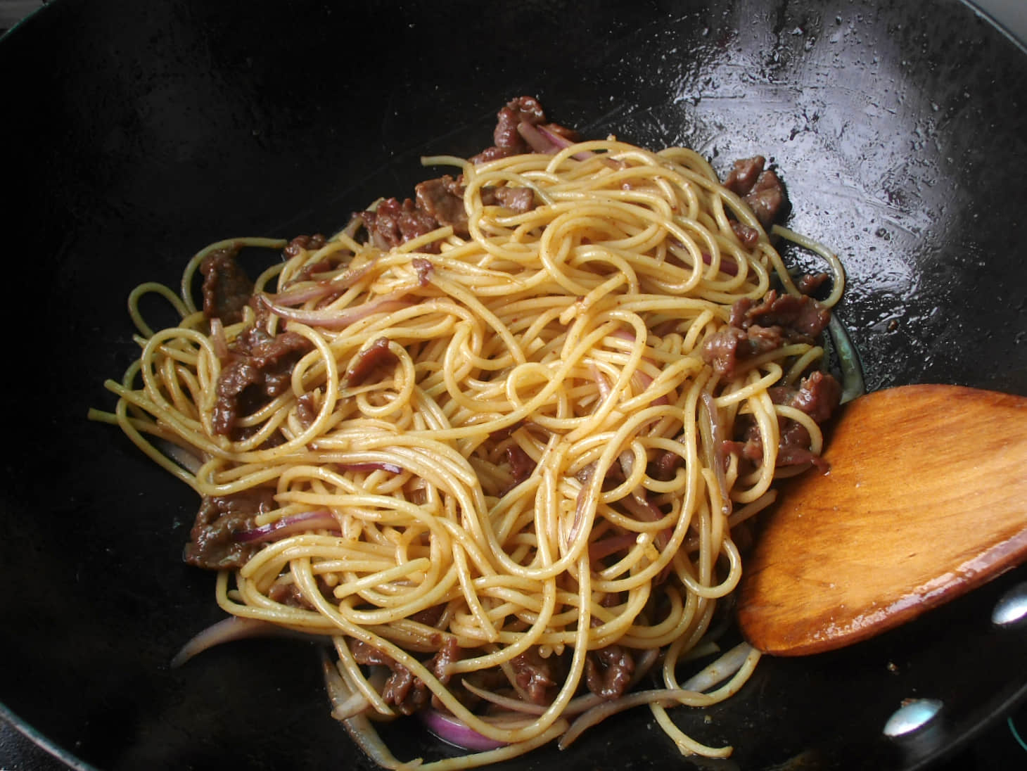 沙茶醬牛肉意面怎么做好吃,沙茶醬牛肉意面的做法步驟