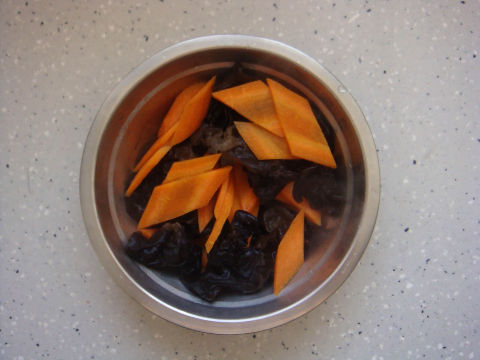 沙茶醬燒虎皮鵪鶉蛋怎么做好吃,沙茶醬燒虎皮鵪鶉蛋的做法步驟