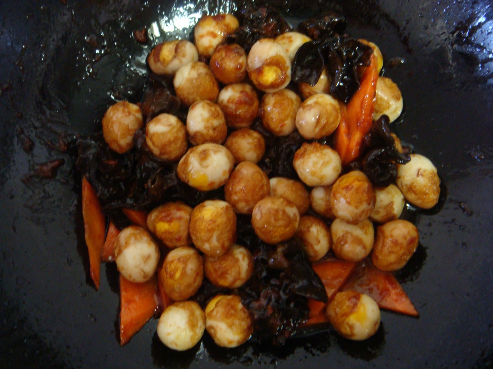 沙茶醬燒虎皮鵪鶉蛋怎么做好吃,沙茶醬燒虎皮鵪鶉蛋的做法步驟