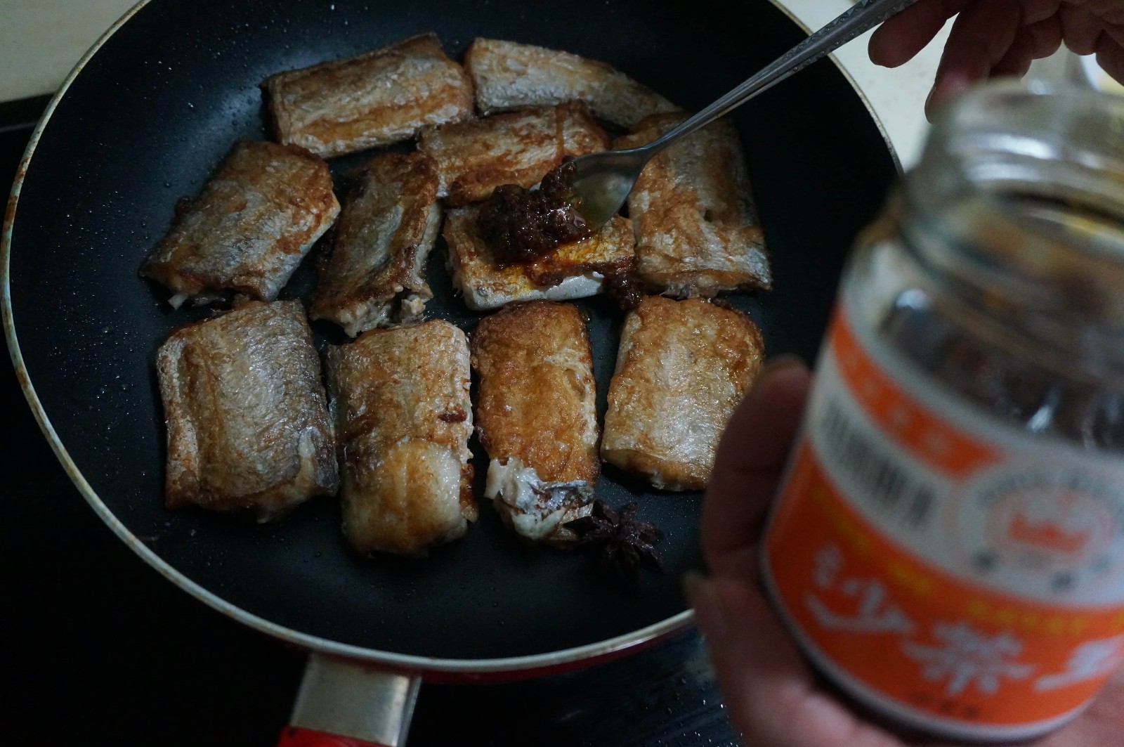 沙茶醬燜帶魚怎么做好吃,沙茶醬燜帶魚的做法步驟