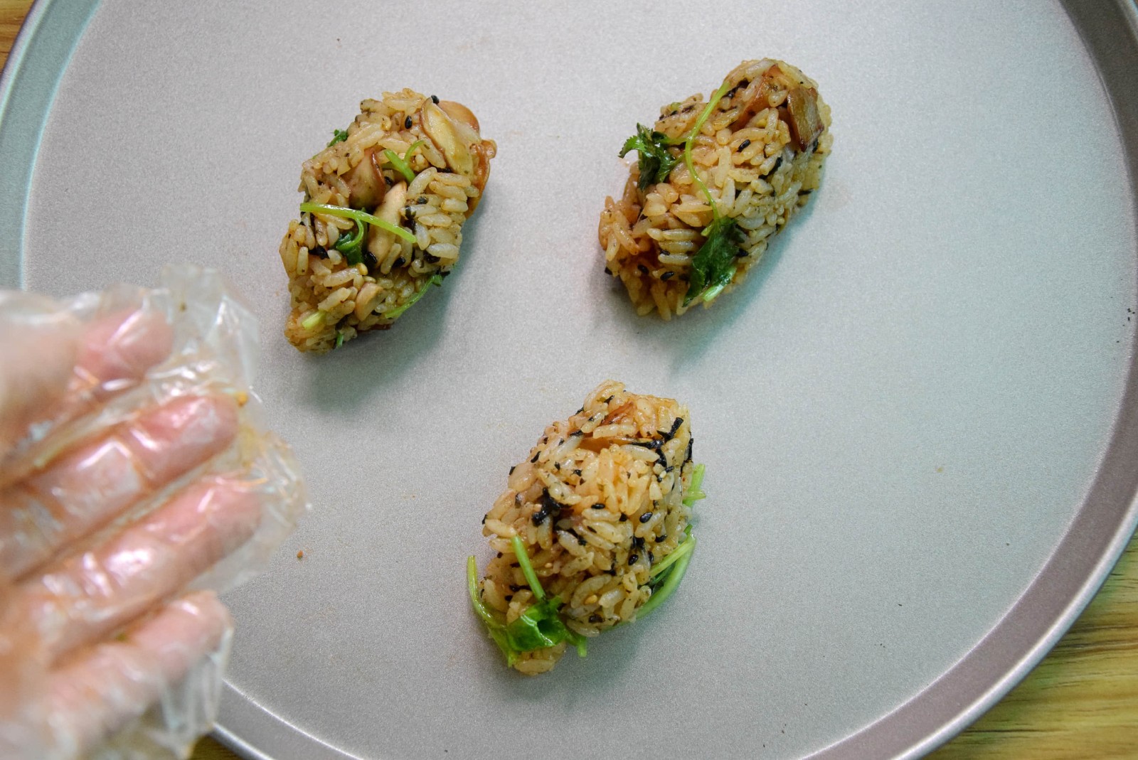 沙茶蘑菇培根飯卷怎么做好吃,沙茶蘑菇培根飯卷的做法步驟