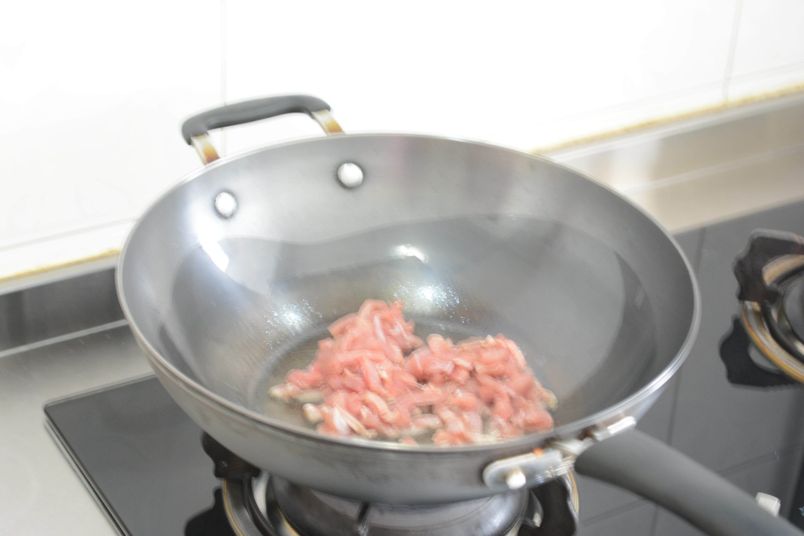 沙茶肉絲炒年糕怎么做好吃,沙茶肉絲炒年糕的做法步驟