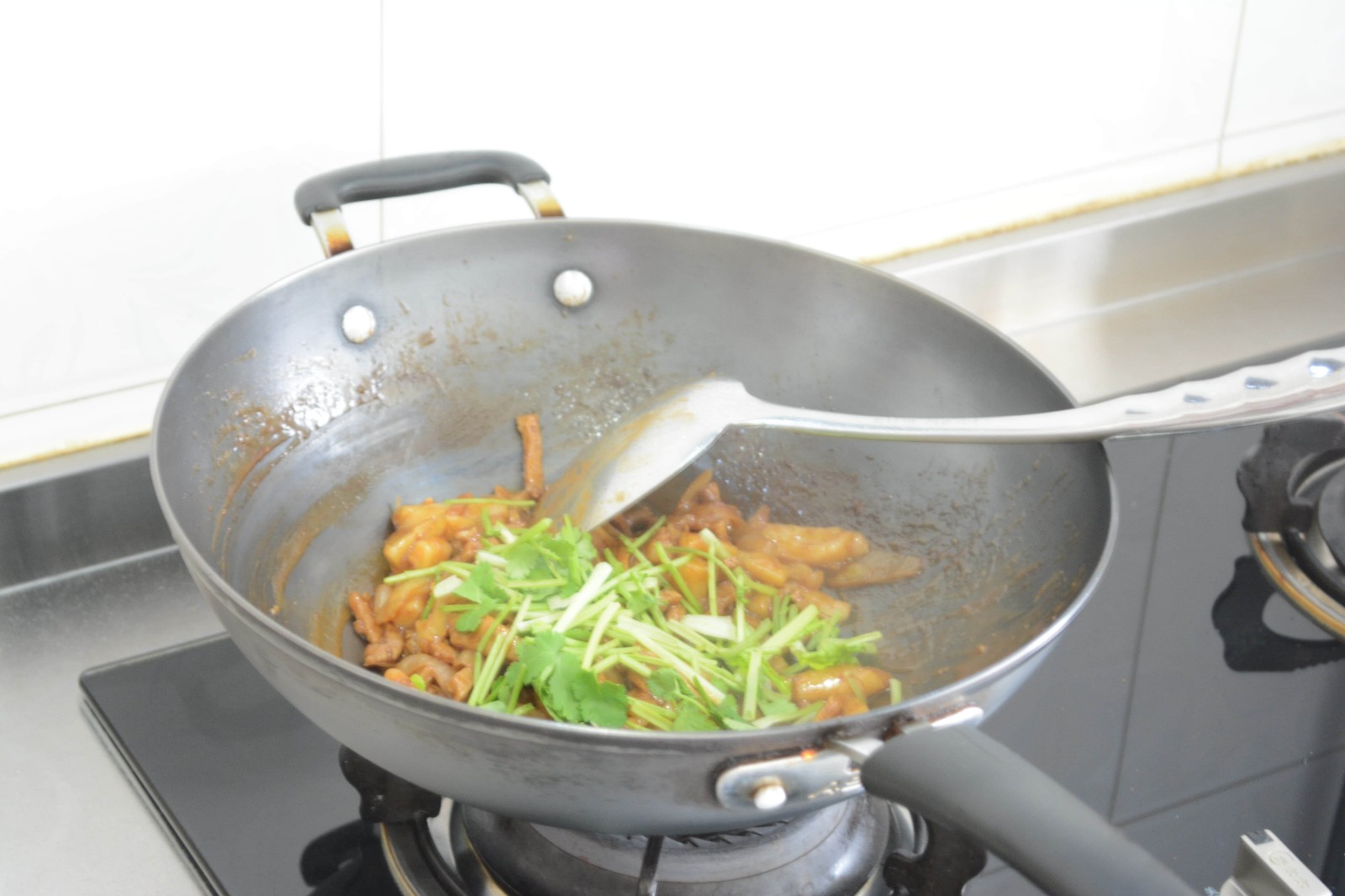 沙茶肉絲炒年糕怎么做好吃,沙茶肉絲炒年糕的做法步驟