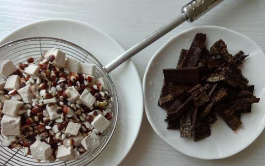 杜仲豬腰湯的做法步驟圖,杜仲豬腰湯怎么做好吃怎么做好吃,杜仲豬腰湯的做法步驟圖,杜仲豬腰湯怎么做好吃的做法步驟