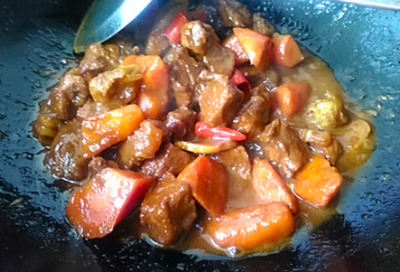 胡蘿卜燒牛肉怎么做好吃,胡蘿卜燒牛肉的做法步驟