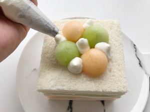 雙色蜜瓜奶油面包怎么做好吃,雙色蜜瓜奶油面包的做法步驟