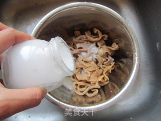 雙椒爆鴨腸怎么做好吃,雙椒爆鴨腸的做法步驟