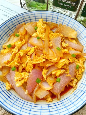 洋蔥炒雞蛋怎么做好吃,洋蔥炒雞蛋的做法步驟