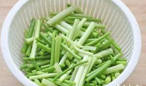 蒜苔炒臘肉怎么做好吃,蒜苔炒臘肉的做法步驟