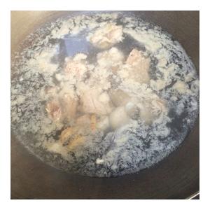 墨魚干排骨湯怎么做好吃,墨魚干排骨湯的做法步驟