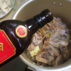 墨魚干排骨湯怎么做好吃,墨魚干排骨湯的做法步驟