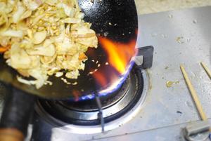 大排檔風(fēng)味炒年糕怎么做好吃,大排檔風(fēng)味炒年糕的做法步驟