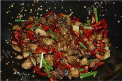 辣子雞丁怎么做好吃,辣子雞丁的做法步驟