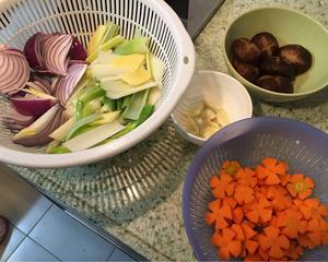 家庭簡易版壽喜鍋怎么做好吃,家庭簡易版壽喜鍋的做法步驟