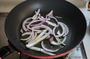 噴香羊肉燜飯怎么做好吃,噴香羊肉燜飯的做法步驟