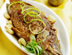 鮮嫩紅燒鯽魚的做法的做法視頻,鮮嫩紅燒鯽魚的做法怎么做好吃