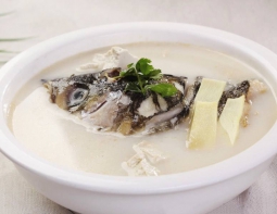 美女腳你做家常魚頭豆腐湯的做法視頻,美女腳你做家常魚頭豆腐湯怎么做好吃