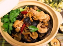 小雞燉蘑菇怎么做好吃,小雞燉蘑菇的家常做法的做法視頻,小雞燉蘑菇怎么做好吃,小雞燉蘑菇的家常做法怎么做好吃