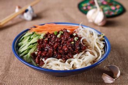 炸醬面怎么做好吃,炸醬面的家常做法的做法視頻,炸醬面怎么做好吃,炸醬面的家常做法怎么做好吃