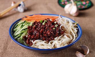 炸醬面怎么做好吃,炸醬面的家常做法的做法視頻,炸醬面怎么做好吃,炸醬面的家常做法怎么做好吃