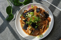 粉絲茄子煲怎么做好吃,粉絲茄子煲的做法步驟