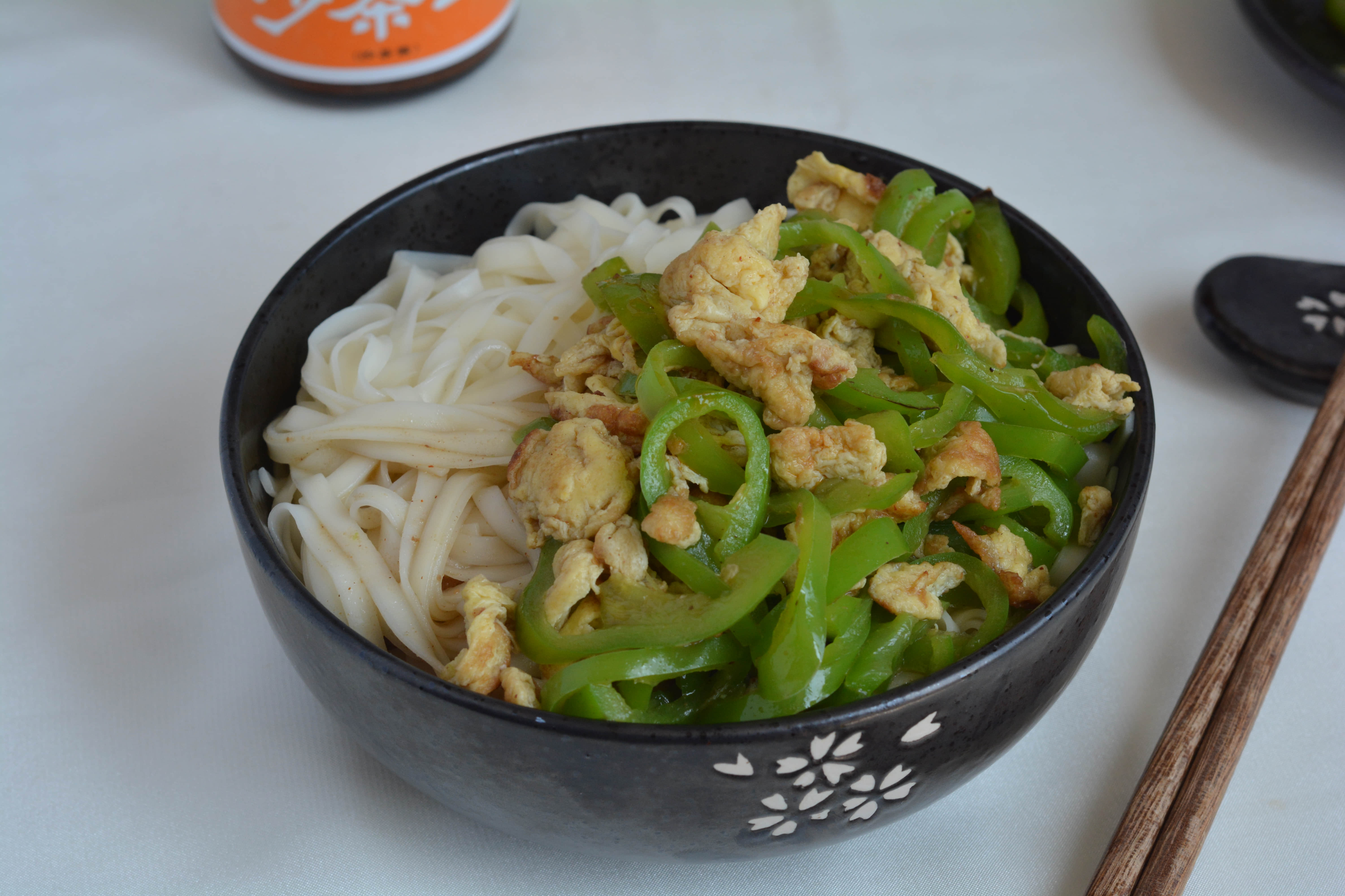 沙茶雞蛋辣椒拌面怎么做好吃,沙茶雞蛋辣椒拌面的做法步驟