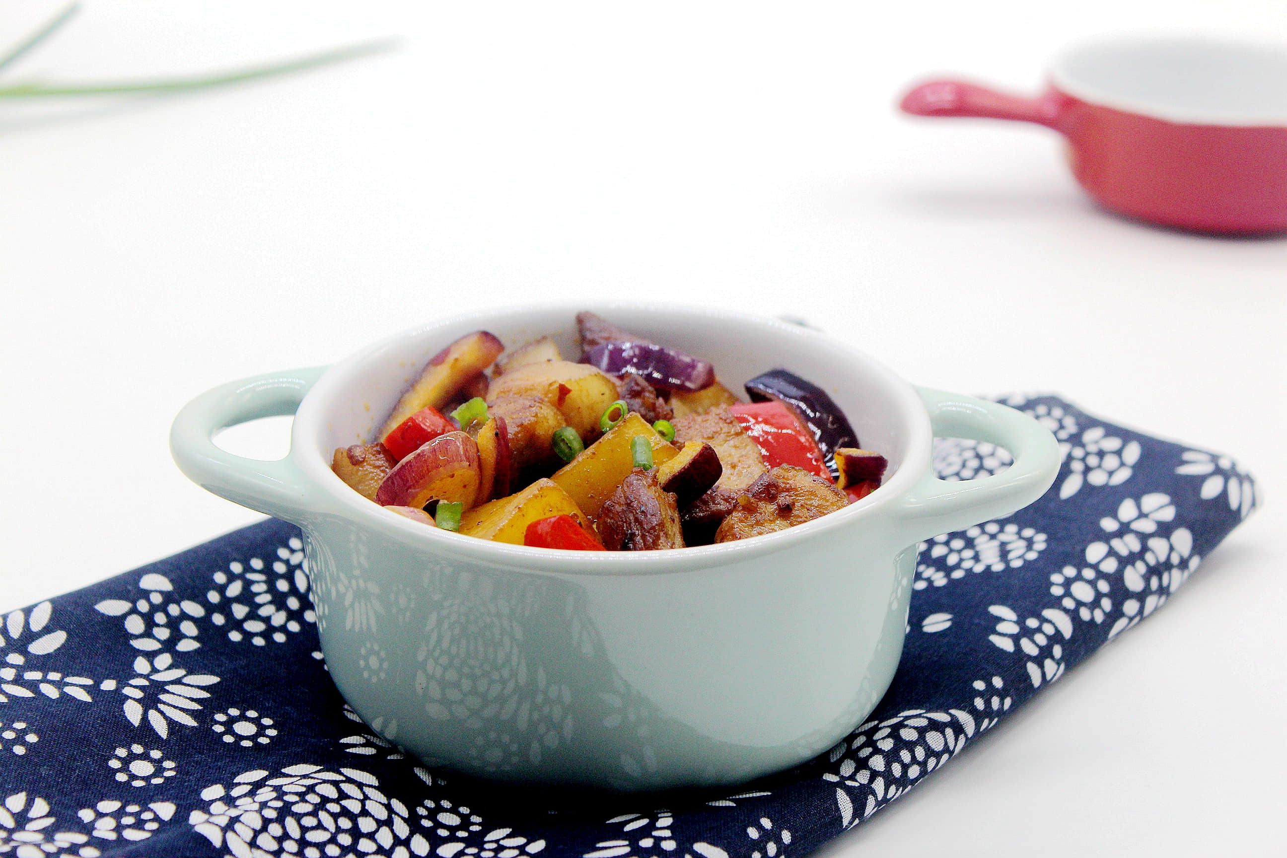 土豆?fàn)F五花肉怎么做好吃,土豆?fàn)F五花肉的做法步驟