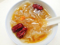 銀耳紅棗湯的做法視頻,銀耳紅棗湯怎么做好吃