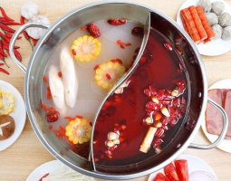 超小廚教你煮鴛鴦火鍋，毛肚鱔魚配鮮蝦，媳婦生日吃頓好的的做法視頻,超小廚教你煮鴛鴦火鍋，毛肚鱔魚配鮮蝦，媳婦生日吃頓好的怎么做好吃