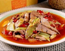 超小廚23元買(mǎi)7斤大牛肝，五袋泡面配“泡椒炒牛肝”夫妻倆吃過(guò)癮的做法視頻,超小廚23元買(mǎi)7斤大牛肝，五袋泡面配“泡椒炒牛肝”夫妻倆吃過(guò)癮怎么做好吃