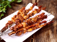 烤箱秘制烤羊肉串怎么做好吃,烤箱秘制烤羊肉串的做法步驟