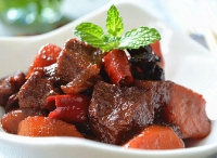 胡蘿卜燒牛肉怎么做好吃,胡蘿卜燒牛肉的做法步驟
