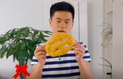 王小鬧教你做炸面魚，但是里面沒有魚，據(jù)說跟羊湯是絕配的做法視頻,王小鬧教你做炸面魚，但是里面沒有魚，據(jù)說跟羊湯是絕配怎么做好吃