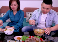 4斤牛腱子做醬牛肉，兩袋螺螄粉配著吃，大口吃肉大口嗦粉真過癮