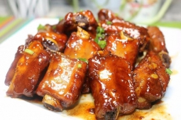 皮皮教做菜：在家簡(jiǎn)單幾步學(xué)會(huì)做好吃的紅燒排骨，不用炒糖色的做法視頻,皮皮教做菜：在家簡(jiǎn)單幾步學(xué)會(huì)做好吃的紅燒排骨，不用炒糖色怎么做好吃