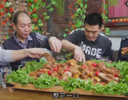 食味阿遠(yuǎn)今天做“茄汁牛排”，整扇牛排西紅柿燉，味道吃得嘎嘎香的做法視頻,食味阿遠(yuǎn)今天做“茄汁牛排”，整扇牛排西紅柿燉，味道吃得嘎嘎香怎么做好吃