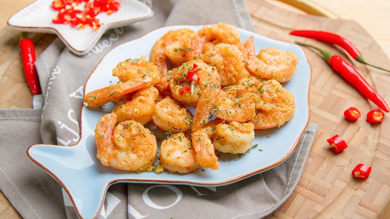 咸蛋黃炒蝦怎么做好吃,咸蛋黃炒蝦的做法步驟