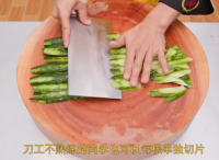 美食作家王剛教你：“清炒青瓜”的蒜香家常做法，年菜餐桌解膩必備