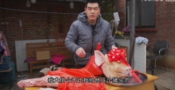 阿遠過年做傳統(tǒng)菜“壓豬頭肉”，又壓了幾個豬肘，老爸吃開心了的做法視頻,阿遠過年做傳統(tǒng)菜“壓豬頭肉”，又壓了幾個豬肘，老爸吃開心了怎么做好吃