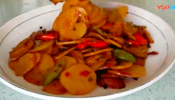 王小鬧：這樣做五花肉炒土豆片吃，辣腫嘴，麻了腿，米飯吃的停不下嘴的做法視頻,王小鬧：這樣做五花肉炒土豆片吃，辣腫嘴，麻了腿，米飯吃的停不下嘴怎么做好吃