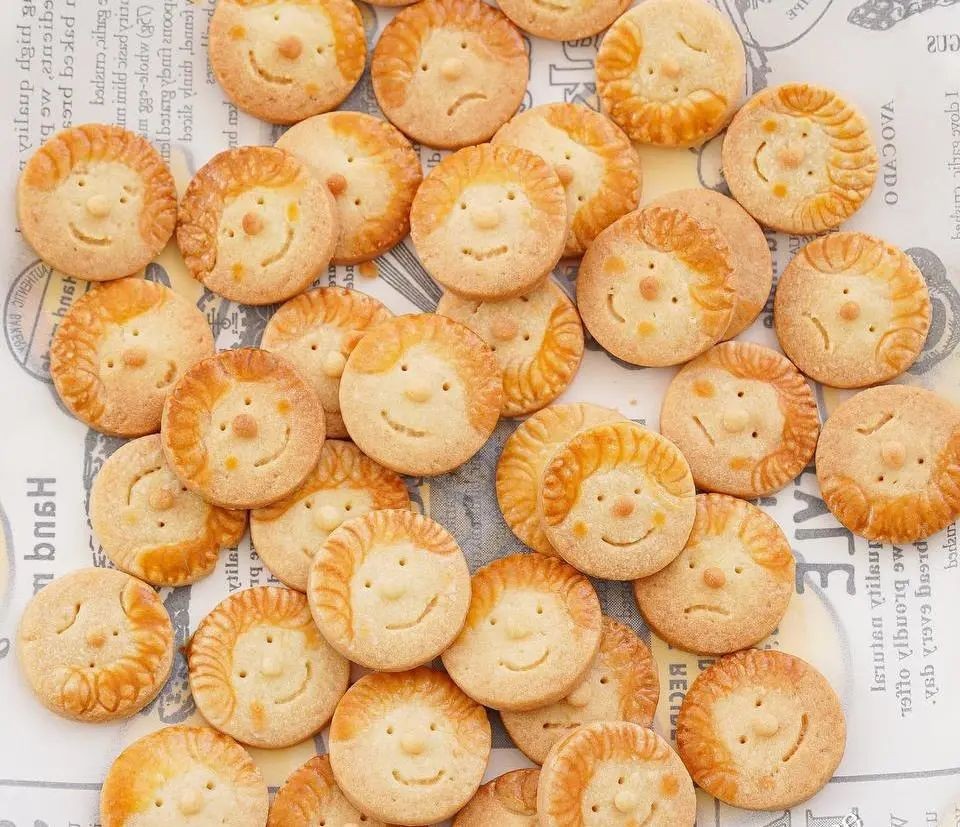 無需模具！搞怪小孩餅干：哄娃神器，哄自己也美滋滋怎么做好吃,無需模具！搞怪小孩餅干：哄娃神器，哄自己也美滋滋的做法步驟