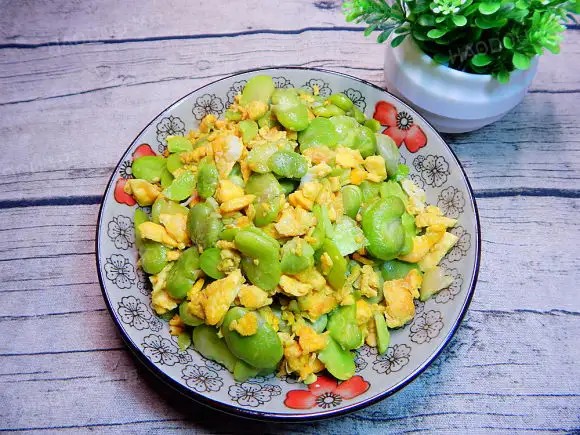 鮮蠶豆炒雞蛋怎么做好吃,鮮蠶豆炒雞蛋的做法步驟