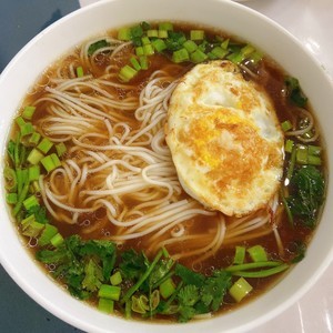 熱湯面怎么做好吃,熱湯面的做法步驟