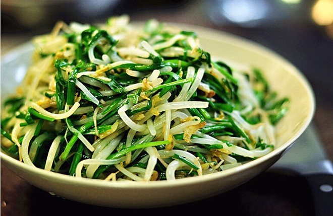 韭菜炒豆芽怎么做好吃,韭菜炒豆芽的做法步驟
