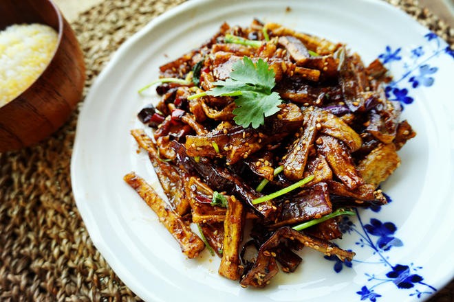 風(fēng)味茄子怎么做好吃,風(fēng)味茄子的做法步驟